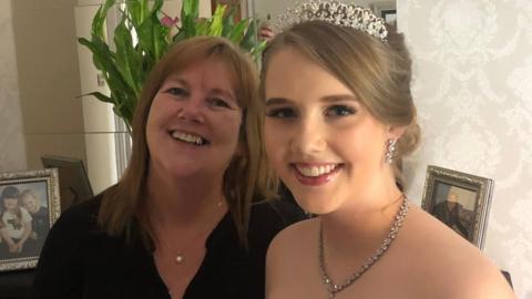 Evie Kelsall with her mum before her prom