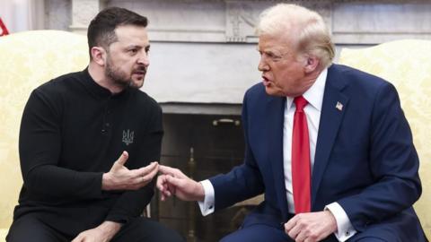 Volodymyr Zelensky and Donald Trump (R) in the Oval Office on 28 February 2025
