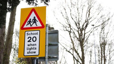 A school road sign with 20mph speed limit