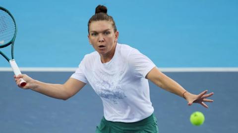 Simona Halep hits a forehand return at the Hong Kong Tennis Open