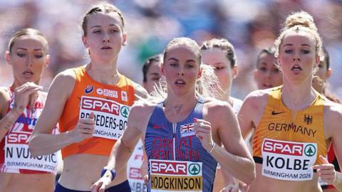 Keely Hodgkinson leads Femke Broeders-Bol in the 800m semi-finals