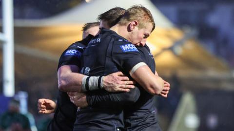 Glasgow celebrate a try against Connacht