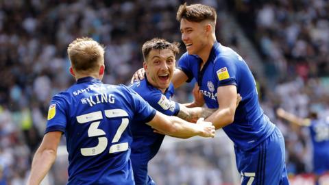 Jordan Hugill celebrates with Rubin Colwill and Eli King