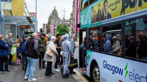 bus passengers