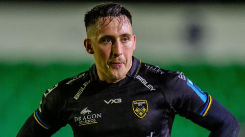 Sam Davies prepares for action with Dragons