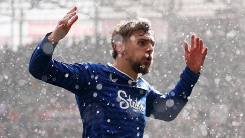 Kiernan Dewsbury-Hall celebrates his late equaliser for Everton at Brentford