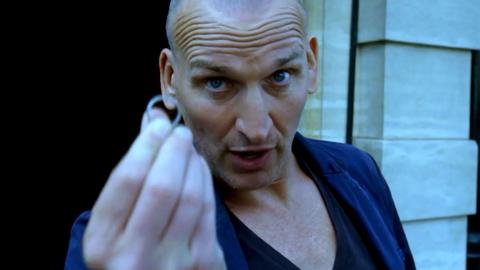 Christopher Eccleston holding up a ring