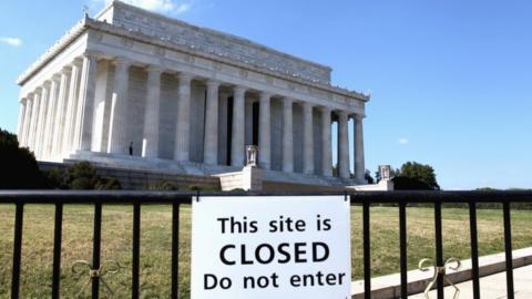 Lincoln Memorial in DC with closed sign