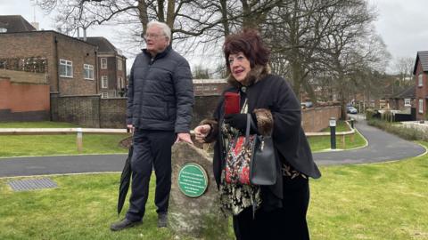 The plaque being unveiled