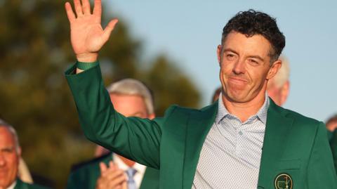Rory McIlroy acknowledges the applause after being presented with his Green Jacket at Augusta National