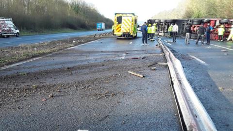 Lorry overturns on M5 in Somerset