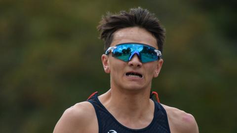 Alex Yee competing in triathlon