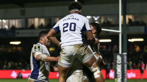 Montpellier, who have won all four Challenge Cup games in the 2025-26 season, celebrate a try against Ospreys 