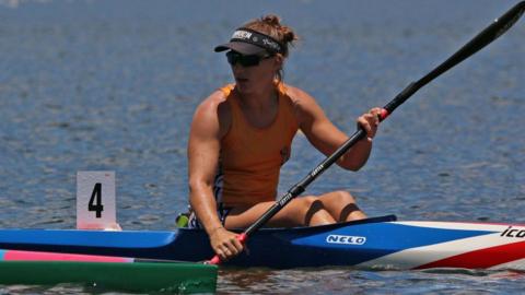 Esti Olivier in action in a canoe holding her oar