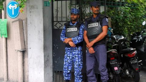 Maldivian police officers stand guard on a street after Maldives President Abdulla Yameen declared a state of emergency, in Male, 6 February 2018