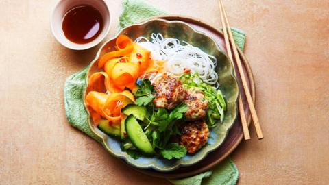 B&uacute;n ch&#7843; inspired noodle bowl