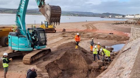 Emergency repairs to sea wall at Exmouth