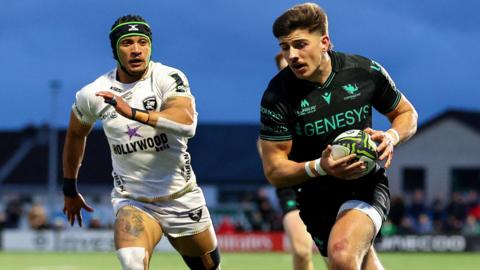 Chay Mullins scores a try