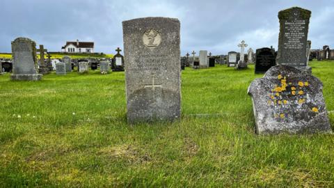 Clachan-uaghach ann an Uibhist