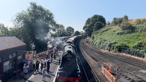Flying Scotsman locomotive arrives at Bridgnorth 