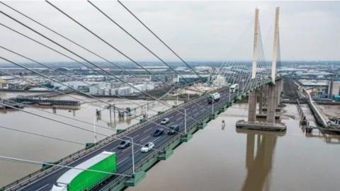 QE2 bridge