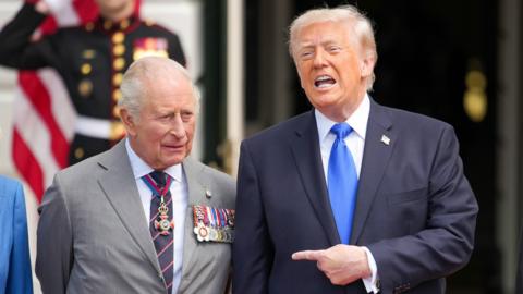The King and Trump - who is pointing towards him