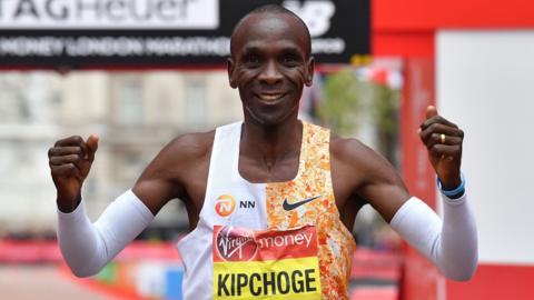 Eliud Kipchoge celebrates winning the 2019 London Marathon