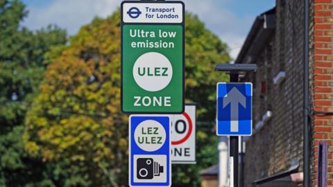 Green Ulez sign 