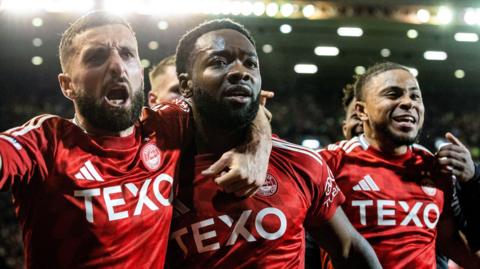 Aberdeen celebrate beating Rangers