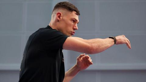 Chris Billam-Smith in action at an open workout