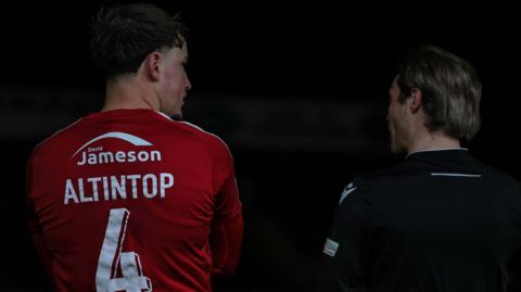 Altintop and the referee 