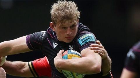 Jac Morgan attacks for Ospreys