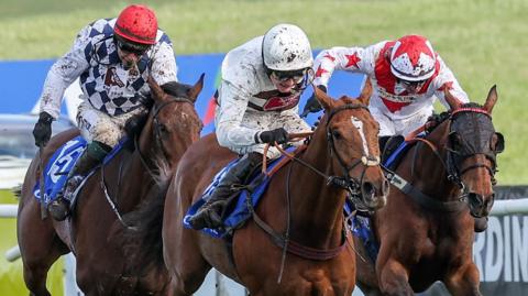 Kap Vert wins the Scottish National