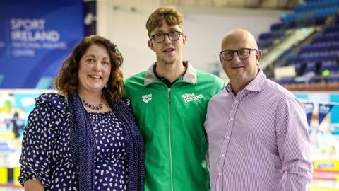 Daniel Wiffen with his parents Rachel and Jonathan