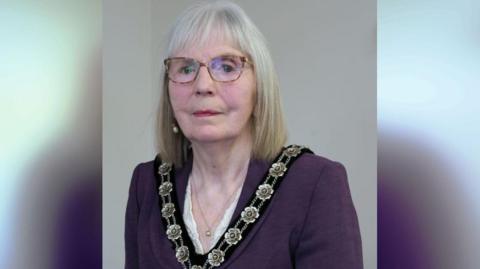 Cynghorydd Llafur Maureen Bowen