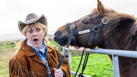 Boireannach agus each