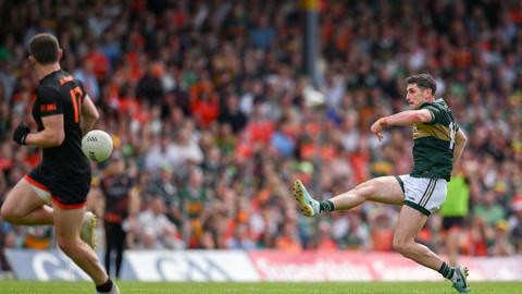 Paul Geaney scores