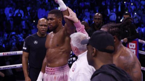 Anthony Joshua gets his hand raised