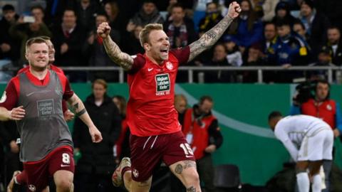 Kaiserslautern celebrate beating Saarbrucken