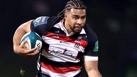 Hoskins Sotutu in action for Blues in Super Rugby