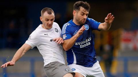 Glenavon v Carrick action