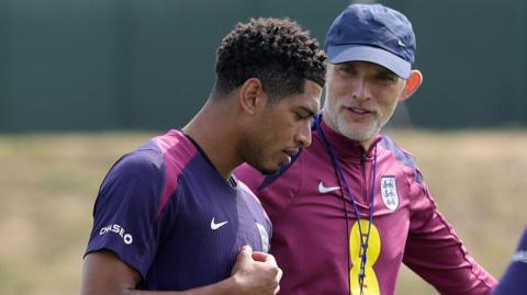 Thomas Tuchel, Head Coach of England, talks to Jude Bellingham