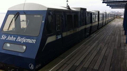 A train on Southend pier