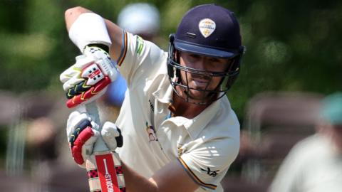 Leus du Plooy bats for Derbyshire