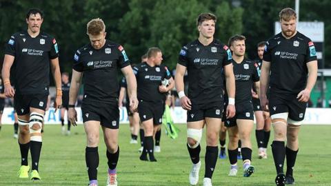 Glasgow players look dejected during the game with Benetton
