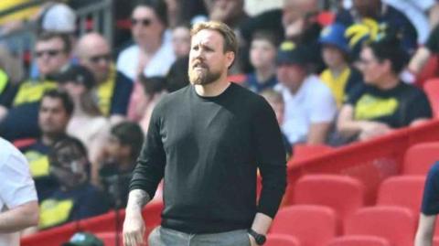 Manager Rob Elliot of Gateshead is pictured during the Isuzu FA Trophy Final between Gateshead and Solihull Moors at Wembley Stadium