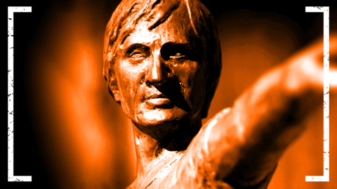 Johan Cruyff statue outside KNVB HQ