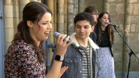 Singers on balcony