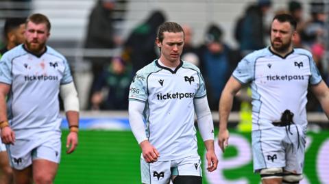 Ospreys players look dejected