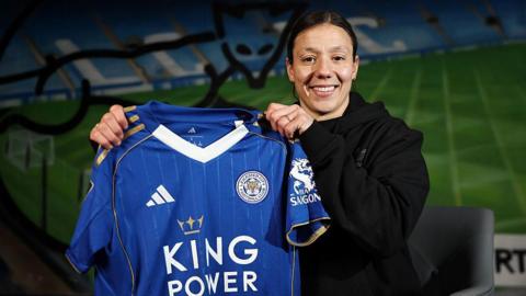 Rachel Williams signing for Leicester